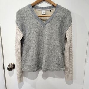 Cabi Fusion V-Neck Sweater Sweatshirt size XS Gray Cream
